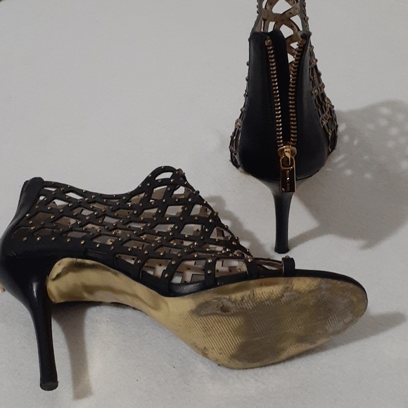 Heels - Picture 3 of 3